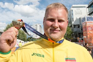 Disko metikas A. Gudžius apie tikslo siekimą: „Bėk, eik, šliaužk, jei reikia – ridenkis“