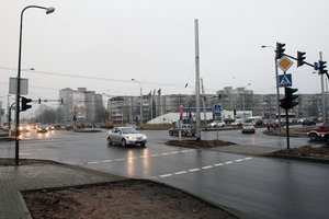 Aikštelėje paliktą „Toyota Prius“ rado apdegintą