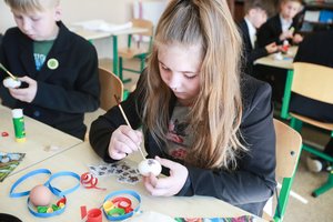 Velykinėje šventėje vaikai išmoko ypatingos marginimo technikos