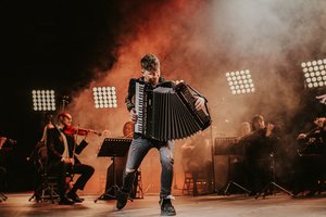 Staigmena dainos „Shallow“ mėgėjams: Martynas Levickis pristato jausmingą versiją