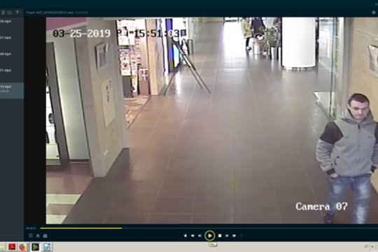 Utenos pareigūnai ieško vyro, iš parduotuvės pasisavinusio auksinę grandinėlę