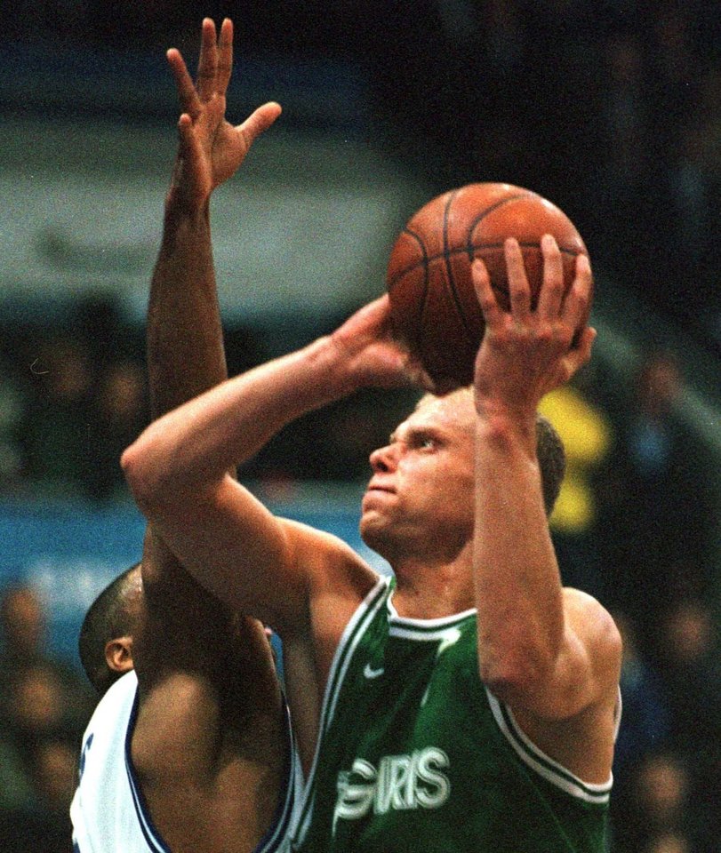 1999-ieji, „Žalgirio“ rungtynės su Zagrebo „Cibona“.<br>LR archyvo nuotr.