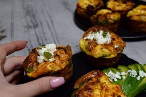 Kiaušinių keksiukai su sūriu greitai išnyks nuo stalo