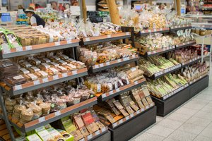 Į prekybos tinklą įžengę ūkininkai stebina – šio gardėsio jų asortimente dar nebuvo