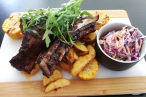 Maistas šiame restorane – tiesiog puikus. Viską gadino tik padavėjos elgesys