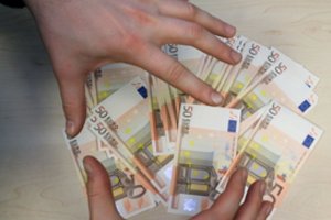 Niekuo dėta įmonė pakliuvo į spąstus – neatgauna 3 mln. eurų vertės siuntos