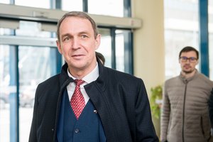 Dėl A. Juozaičio veiksmų LRT svarsto kreiptis į teismą, pats kandidatas debatuose nebedalyvaus