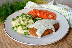 Šniceliai su balta duona ir padažu – visai kaip iš vaikystės