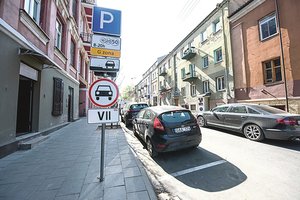 Šėlionėms Vilniaus valdžia vėl taria „taip“: svarbioje Senamiesčio gatvėje – tiksinčios bombos