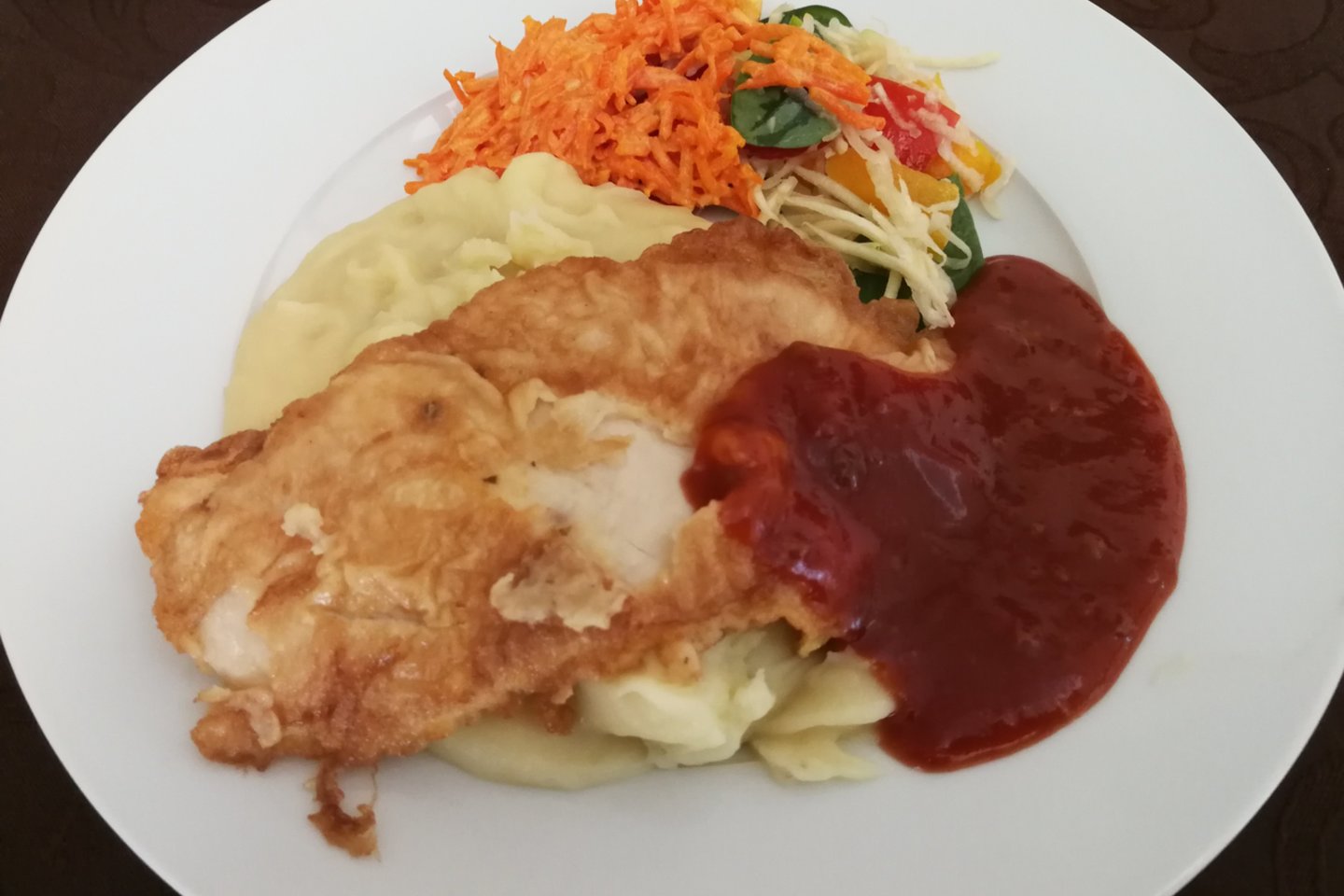 Klaipėdos turizmo mokyklos valgykla. Vištienos kepsnys.<br> Nuotr. iš „Riebus katinas“.