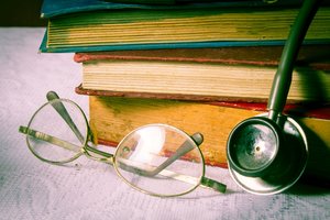 Gydytojų parašytos knygos, kurias verta perskaityti besidomintiems medicina