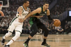 „Bucks“ pralaimėjimu Bostono komandai pradėjo NBA Rytų konferencijos pusfinalio seriją