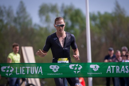 Triatlono taurės starte – sugrįžusio favorito triumfas ir praėjusio sezono lyderės pergalė