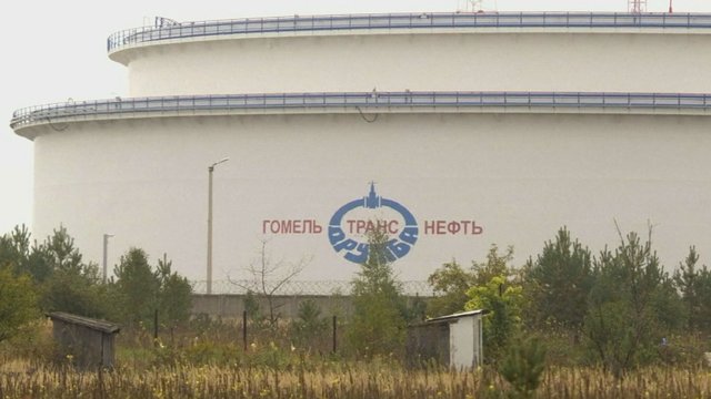 Rusija skelbia, kad švari nafta jau teka į Baltarusiją