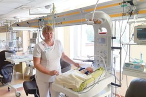 Mirti paliktą kūdikį svetima moteris šildė savo kūnu