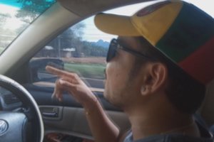 Apstulbino tailandietis taksistas – užtraukė populiariausią lietuvišką dainą