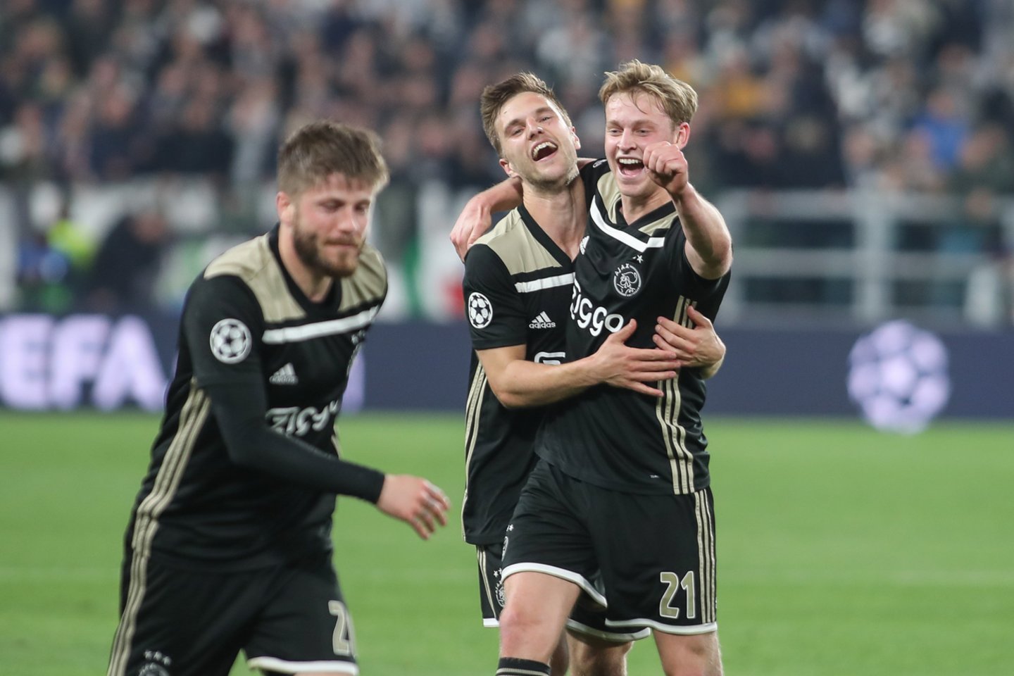  Jau antradienį Čempionų lygos pusfinalių kovoms startą duos Amsterdamo „Ajax“ ir Londono „Tottenham“ ekipos, o trečiadienio vakarą į kovą stos „Barcelona“ ir „Liverpool“ ekipų žvaigždynai.<br>Zumapress/AFP/Scanpix.com nuotr.