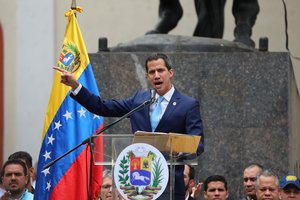 Venesuelos opozicijos lyderis J. Guaido vaizdo įraše paragino kariuomenę sukilti