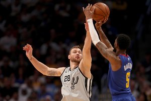 Donatas Motiejūnas palieka „San Antonio Spurs“ klubą