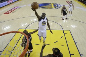 „Warriors“ dar kartą pranoko „Rockets“ ir įtvirtino savo pozicijas konferencijos pusfinalyje