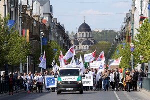 Gegužės 1-osios eitynės Lietuvoje – šimtai dalyvių, reikalavimai ir šūkiai: „Arsi ar pasikarsi“