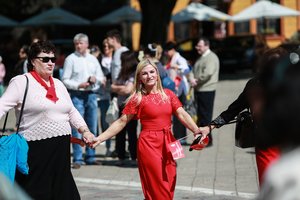 Darbo žmonių šventė Kaune paminėta su šokiais, dainomis ir balandžiais