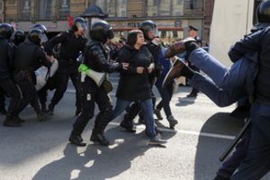 Sankt Peterburge sulaikyta prieš V. Putiną protestavusių aktyvistų