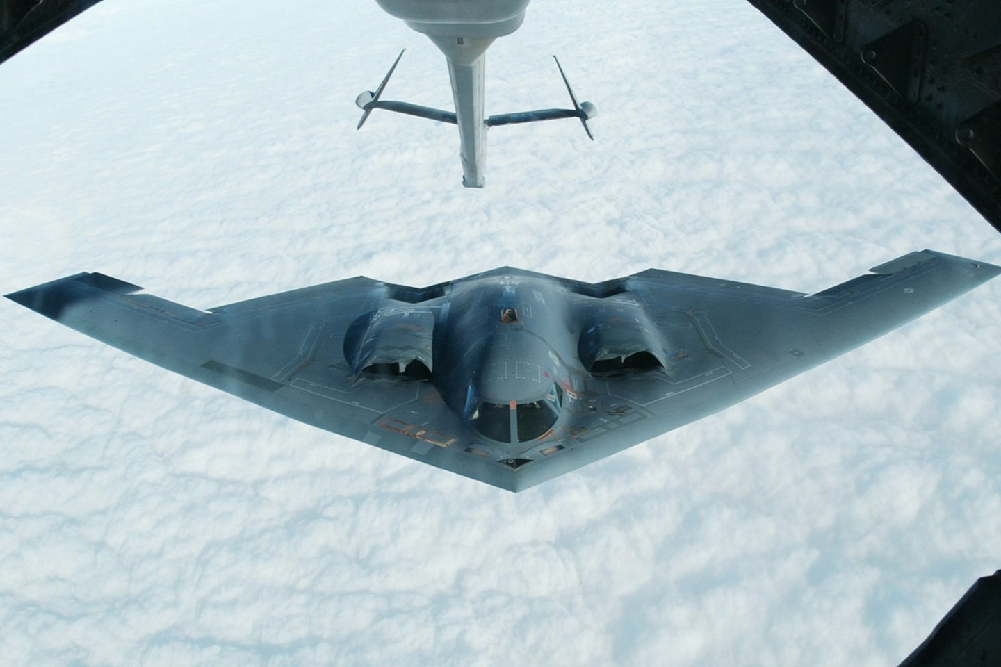  Teigiama, kad „Northrop Grumman B-2 Spirit“ yra kertinis JAV branduolinių pajėgumų akmuo.<br> Reuters / Scanpix nuotr.