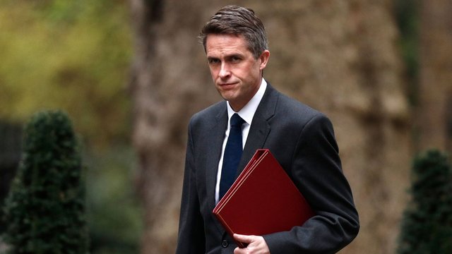 Theresa May atstatydino Jungtinės Karalystės gynybos ministrą Gaviną Williamsoną
