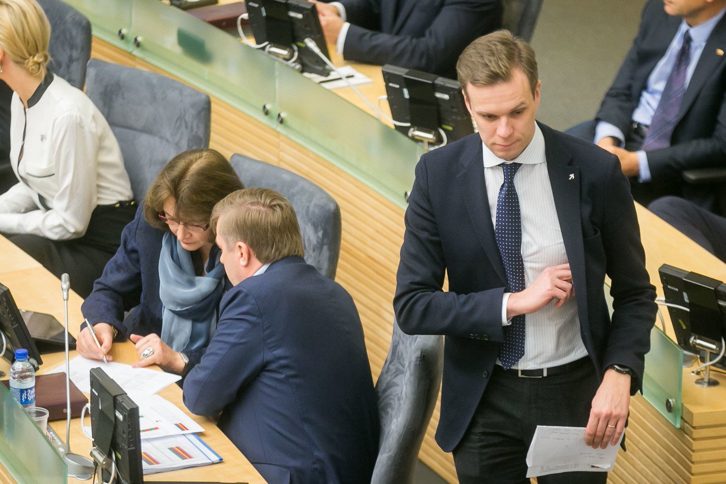 R.Karbauskis tikino, kad premjerui Sauliui Skverneliui pralaimėjus rinkimus, dar galvotų, ką daryti toliau, tačiau nesėkmės ir EP rinkimuose atveju frakcija esą neabejotinai trauktųsi į opoziciją.<br>T.Bauro nuotr.