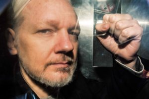 „WikiLeaks“ įkūrėjas J. Assange'as žada priešintis ekstradicijai į JAV