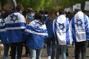 Izraelyje minint Holokaustą gyvenimas sustojo dviem minutėm