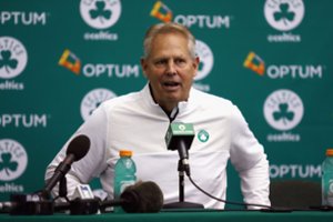 „Celtics“ generalinį vadybininką D. Ainge'ą ištiko širdies smūgis