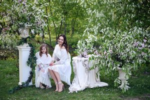 Buvusi „gelbėtoja“ Neringa Mažeikienė su dukra įsiamžino išskirtinėje fotosesijoje