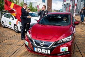 Startavo penktosios elektromobilių lenktynės: stebėkite gyvai, kur važiuoja jų dalyviai