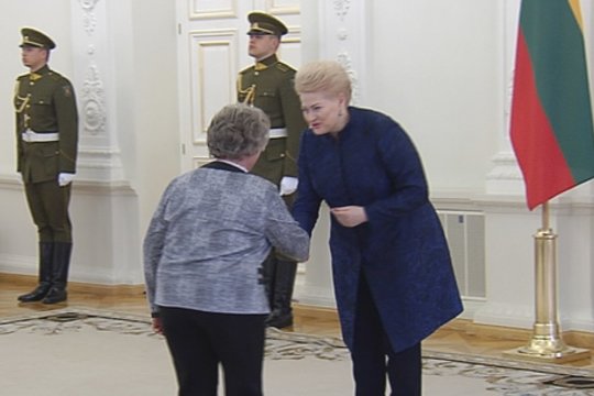 Prezidentė Dalia Grybauskaitė apdovanojo daugiavaikes mamas