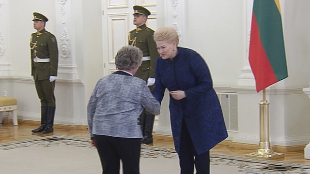 Prezidentė Dalia Grybauskaitė apdovanojo daugiavaikes mamas