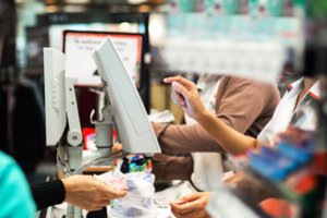 Darbe negalią įgijusiai prekybos centro darbuotojai – kartūs vadovo žodžiai