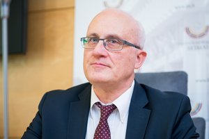 Iš Švedijos sugrįžęs S. Jakeliūnas skelbia žinią dėl skandinavų bankų ir krizės Lietuvoje