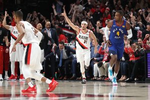 NBA atkrintamosios: 68 minučių mūšyje Portlande „Blazers“ po keturių pratęsimų patiesė „Nuggets“