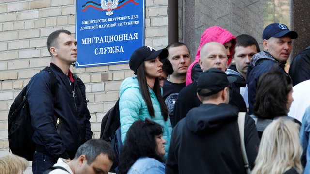 Ukrainoje – migracijos centrų šturmas: žmonės nori Rusijos pilietybės