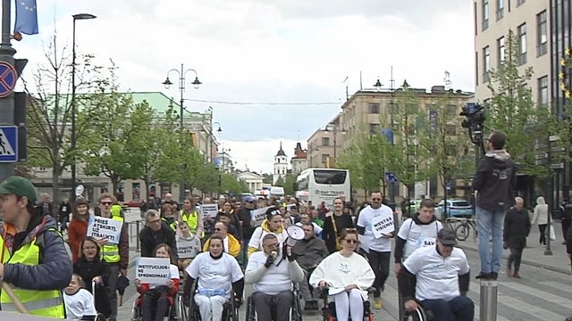 Sostinėje surengtos neįgaliųjų protesto eitynės
