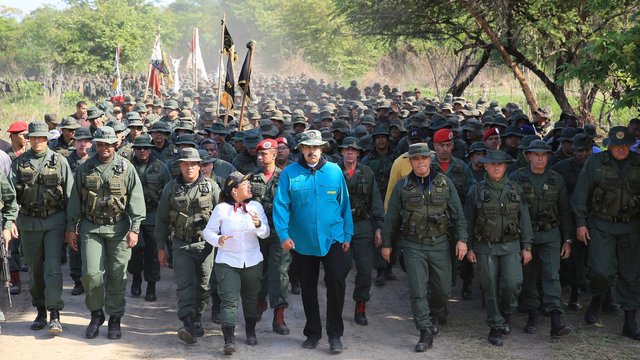 N. Maduro ragina pasirengti JAV puolimui: „Privalote laikyti ginklus rankose“