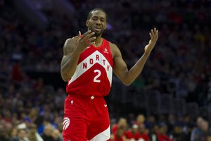 „Raptors“ gelbėtoju tapo Kawhi Leonardas: jo tritaškis ištempė Torontą