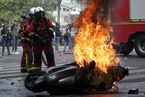 Paryžiuje bus iškelti kaltinimai dėl grupinio išžaginimo šešiems ugniagesiams