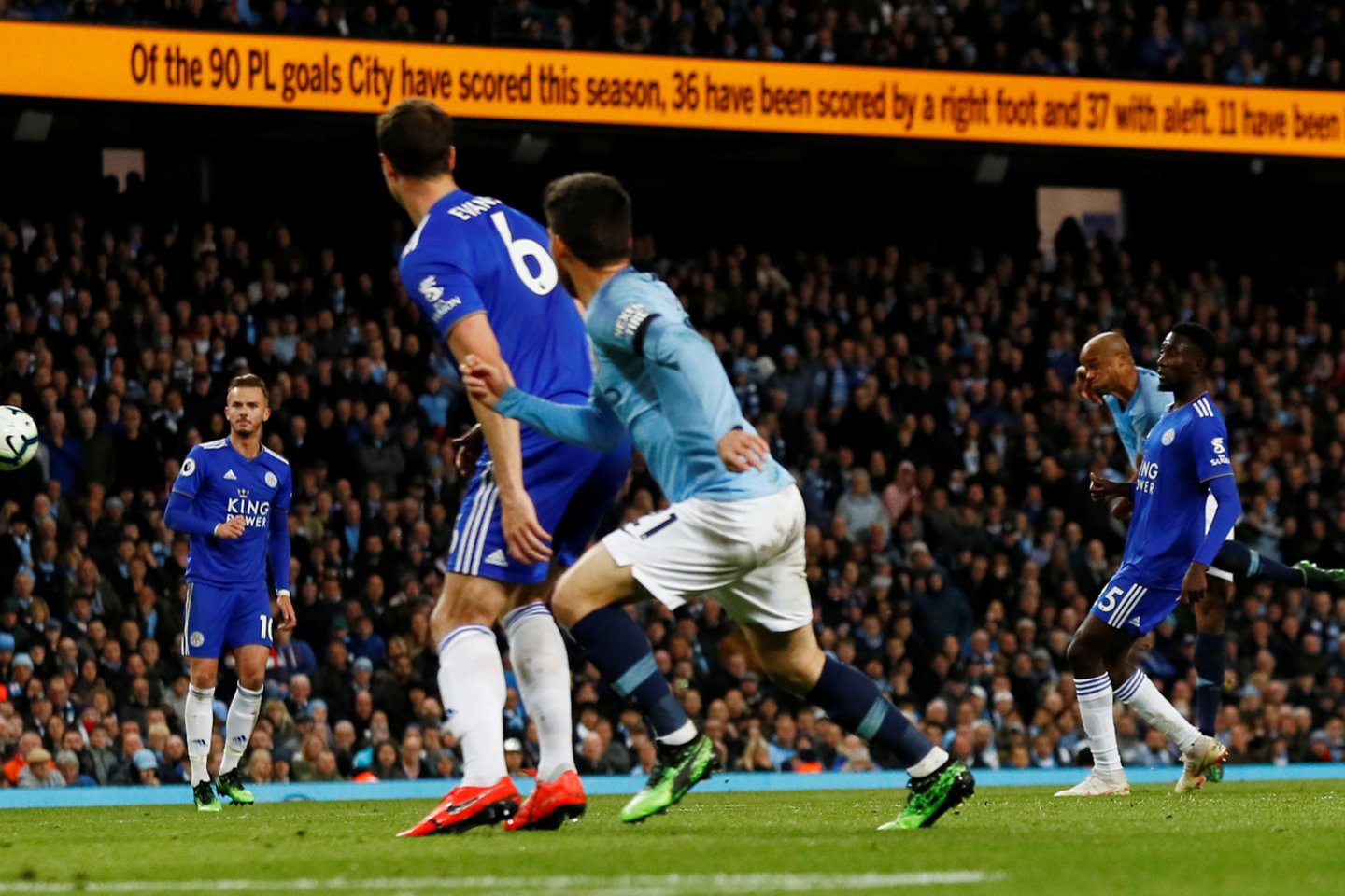  „Manchester City“ minimaliu skirtumu palaužė „Leicester City“ futbolininkus.<br> „Reuters“/Scanpix.com nuotr.