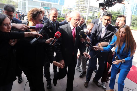 Turkijos opozicijos lyderiai prieš pakartotinius rinkimus Stambule tariasi dėl strategijos