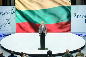 I. Šimonytė: „Dar turime laiko sustabdyti visažinių populistų traukinį“