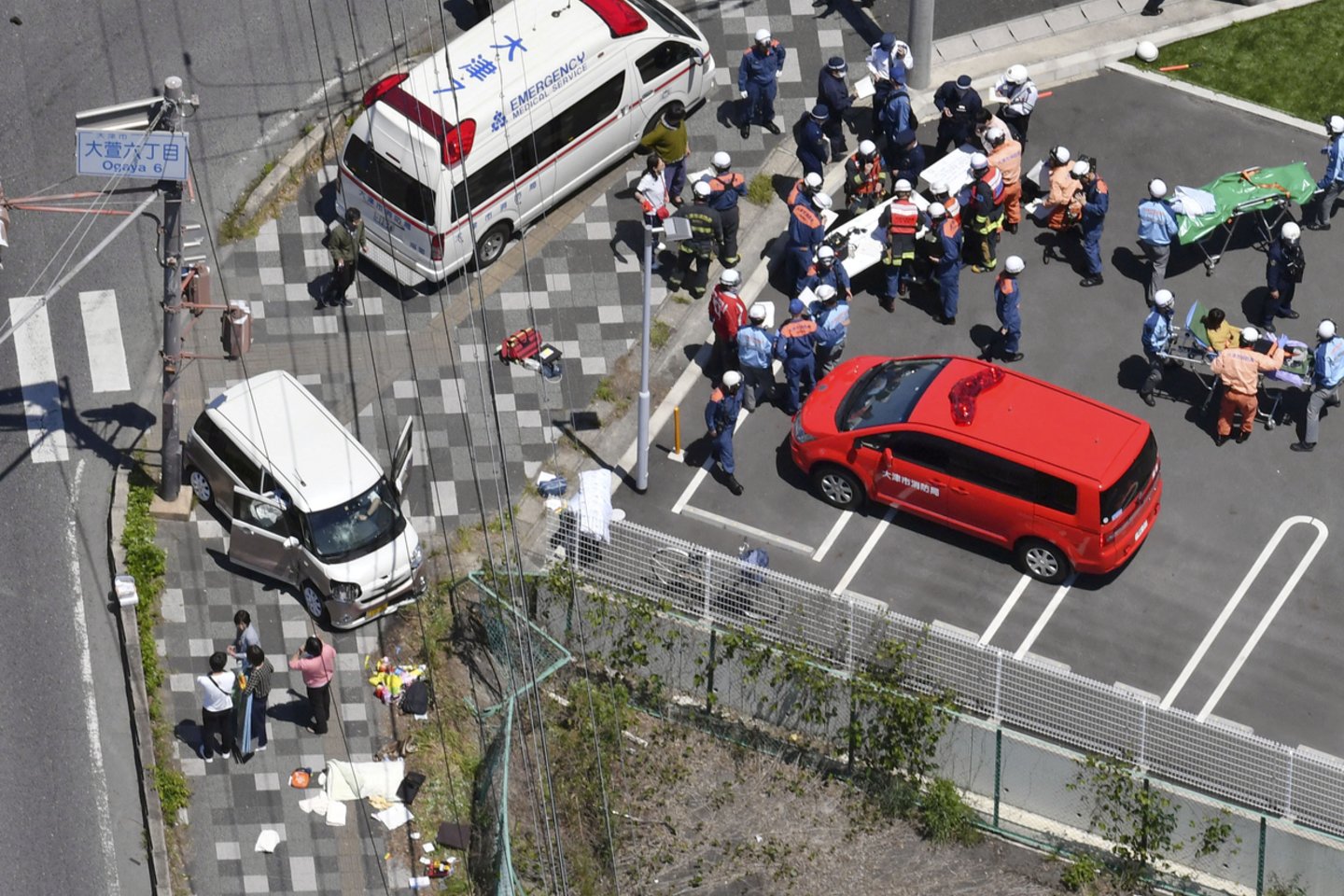 Visuomeninis transliuotojas NHK pranešė, kad keturių vaikų būklė kritinė ir kad kiti po šio įvykio buvo hospitalizuoti.