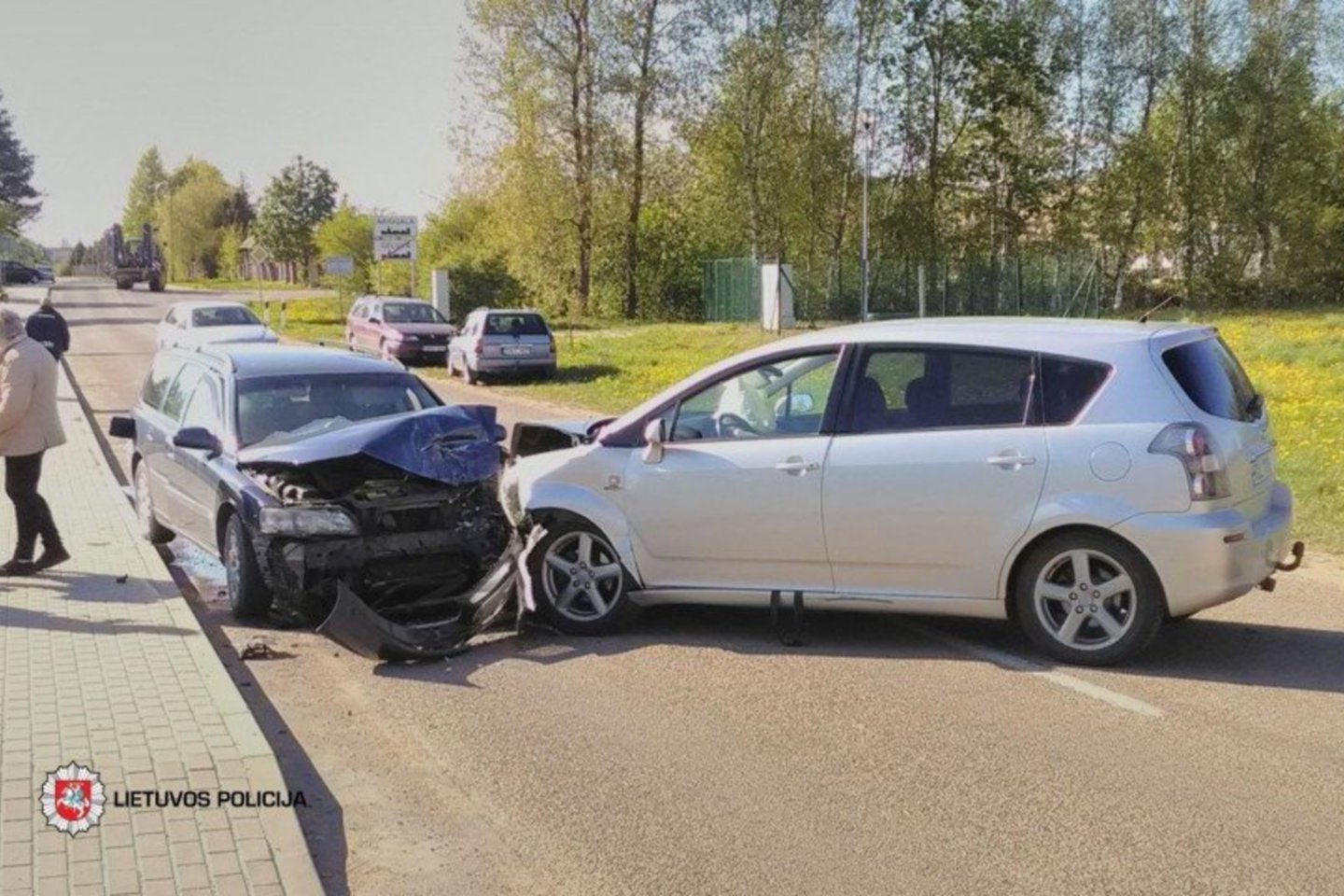 Praėjusios paros avarijose žuvo žmogus, dar 8 žmonės buvo sužaloti.